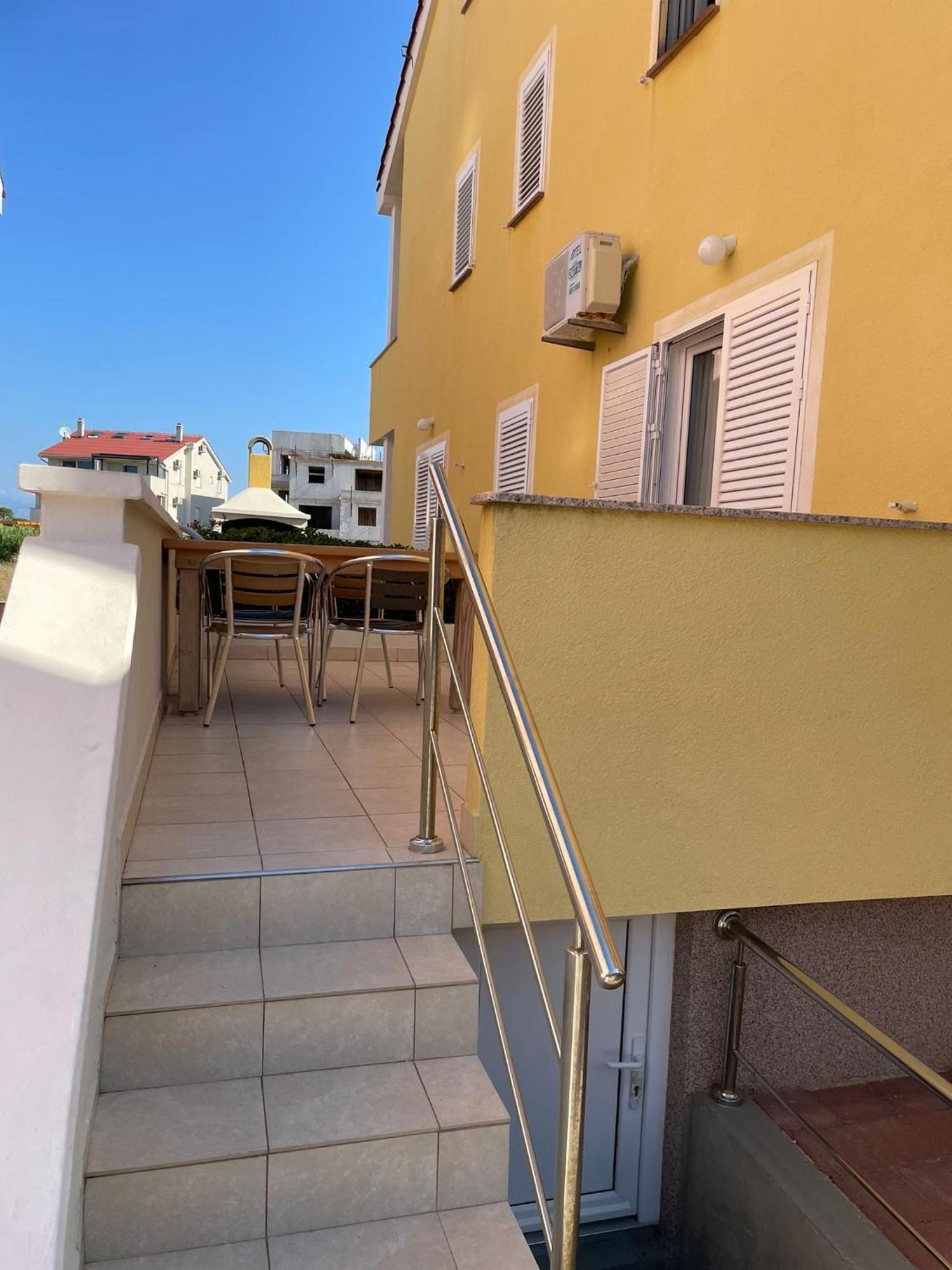 Apartments Iva Povljana Luaran gambar