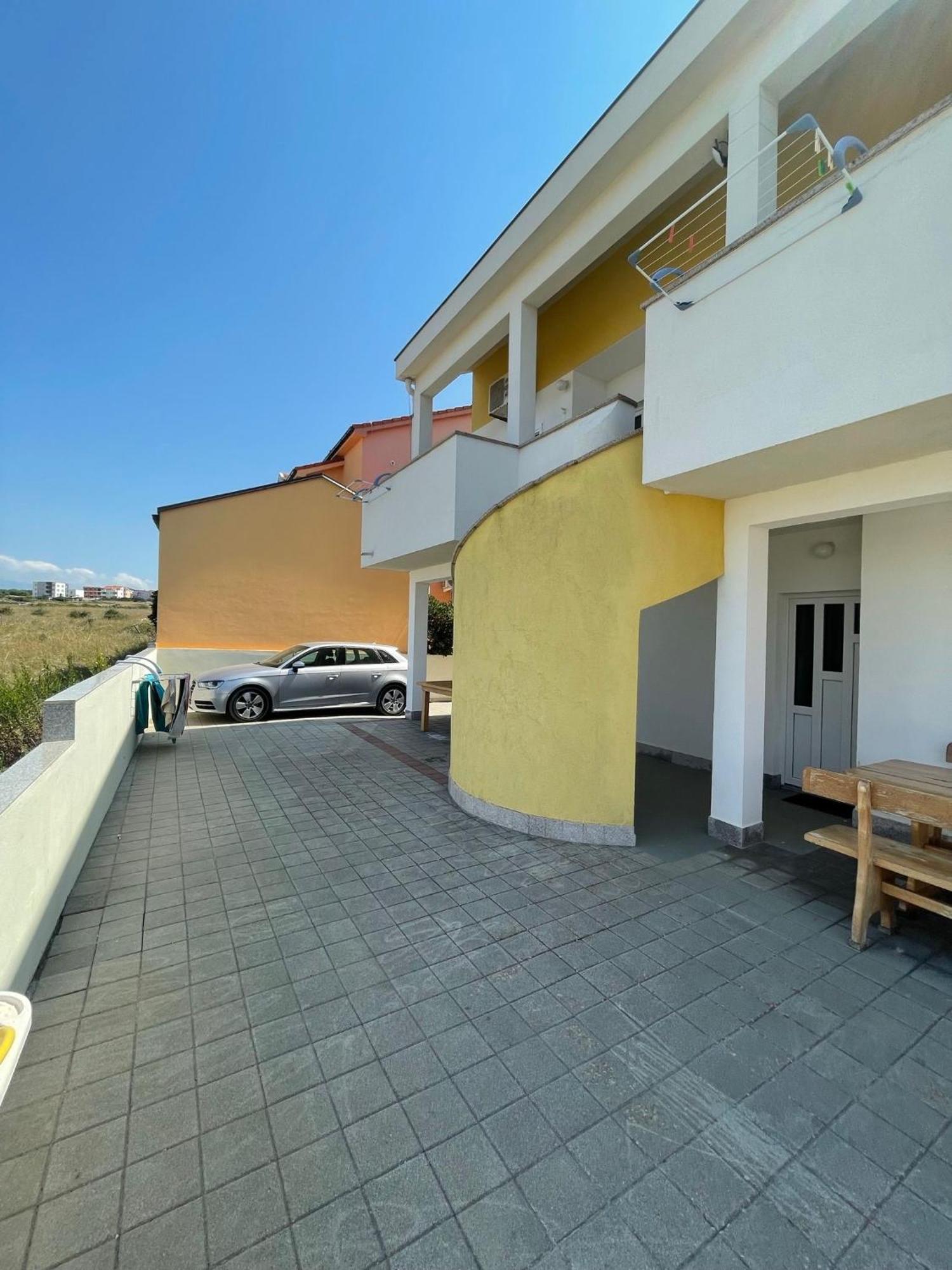 Apartments Iva Povljana Luaran gambar