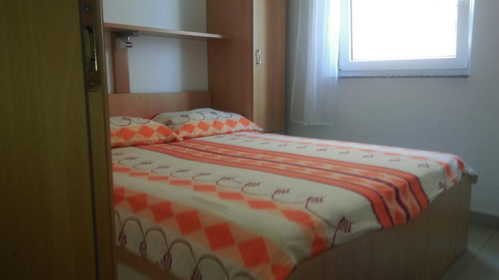 Apartments Iva Povljana Bilik gambar