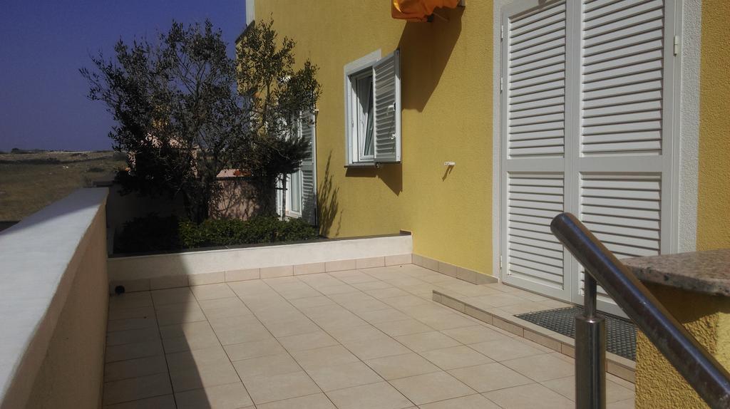 Apartments Iva Povljana Bilik gambar