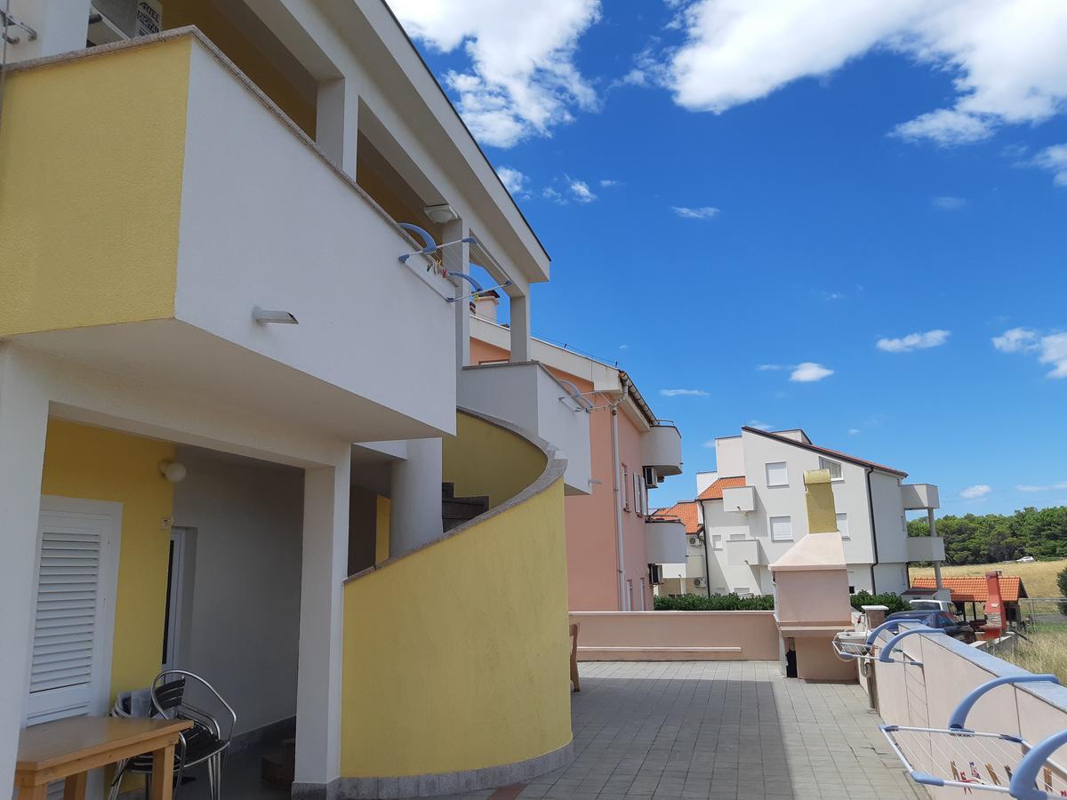 Apartments Iva Povljana Luaran gambar